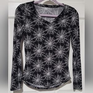 No Boundaries Spider web long sleeve